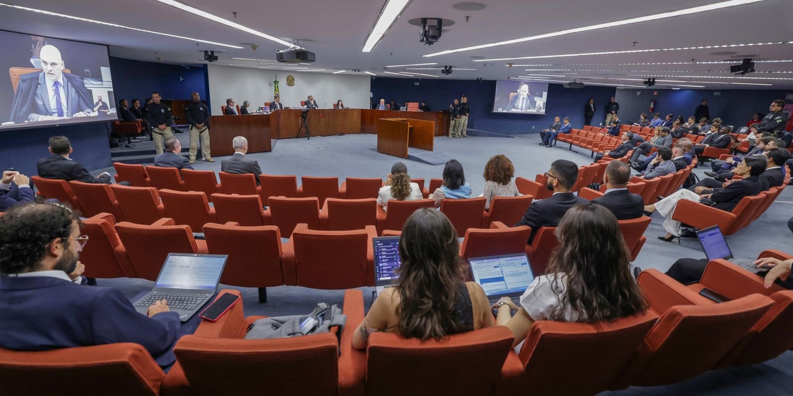 primeira-turma-do-supremo-condena-mais-nove-reus-por-trama-golpista