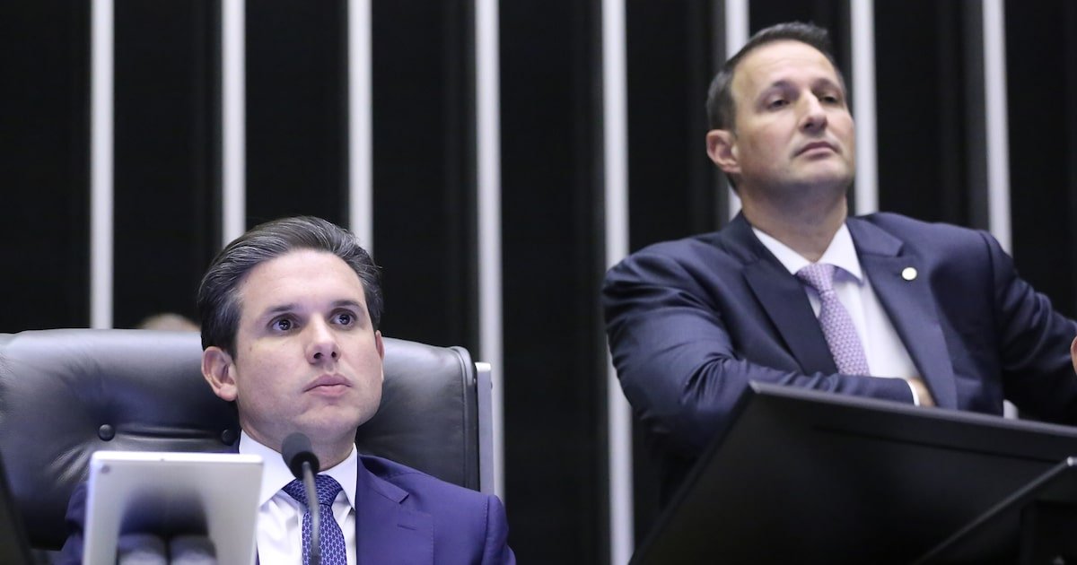 ‘quem-votou-contra-tem-que-hoje-dar-sua-cara-a-tapa’,-diz-hugo-motta-sobre-pl-antifaccao