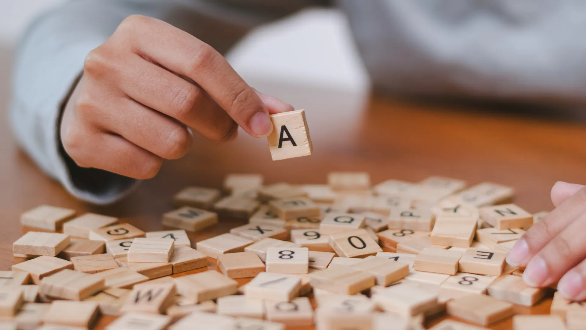 dicionario-de-cambridge-elege-parassocial-como-a-palavra-do-ano;-entenda