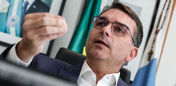 moraes-‘criminalizou-exercicio-da-crenca’-ao-prender-bolsonaro,-diz-flavio