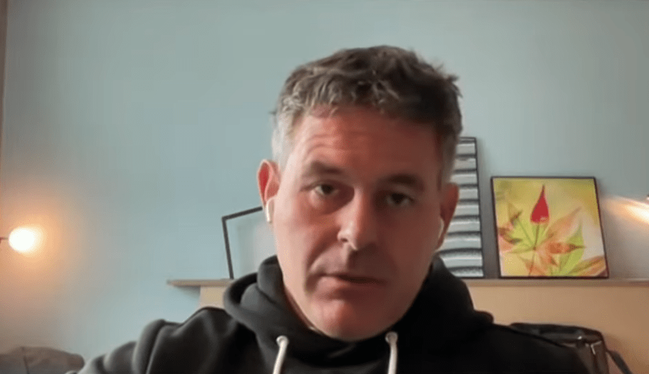 “escandalo-das-camisas”:-vp-do-timao-defende-renovacao-com-patrocinadora