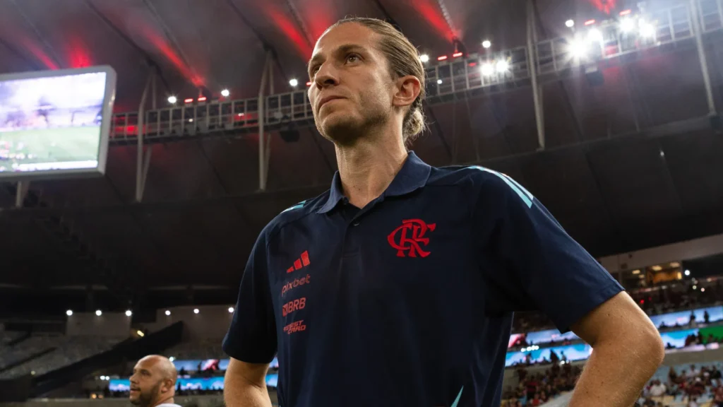 minimalista,-filipe-luis-tenta-moldar-o-fla-entre-suas-conviccoes-e-manias