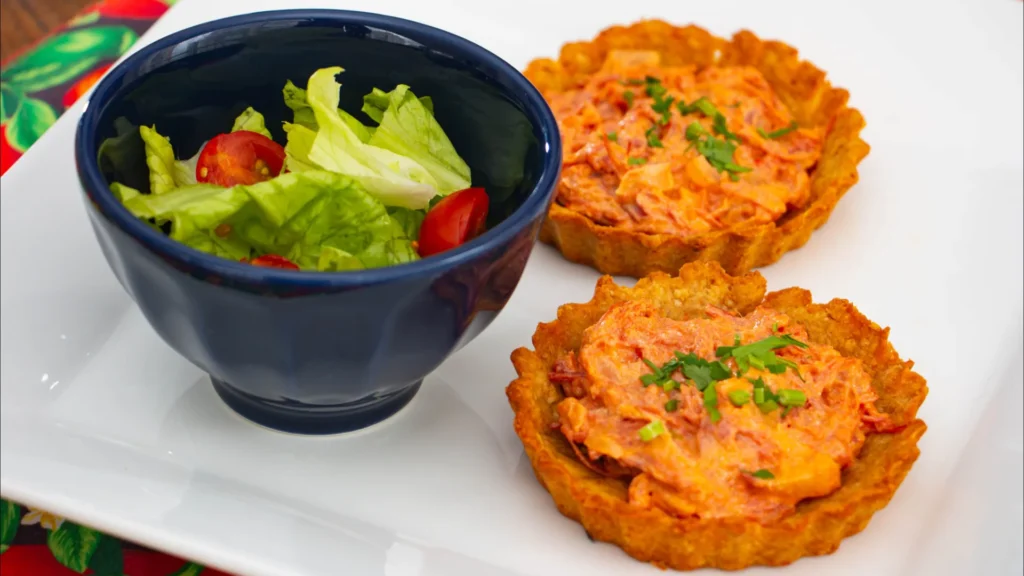 petisco-facil:-tortinha-de-carne-seca-com-massa-de-cream-cracker