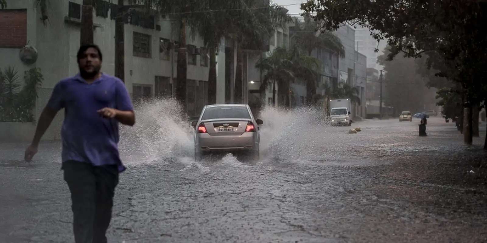 sp:-defesa-civil-alerta-para-chuvas-fortes,-rajadas-de-vento-e-granizo