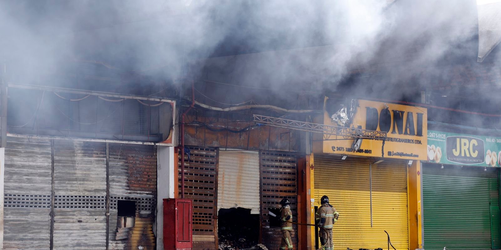 incendio-no-ceasa/rio-esta-controlado;-bombeiros-trabalham-no-rescaldo