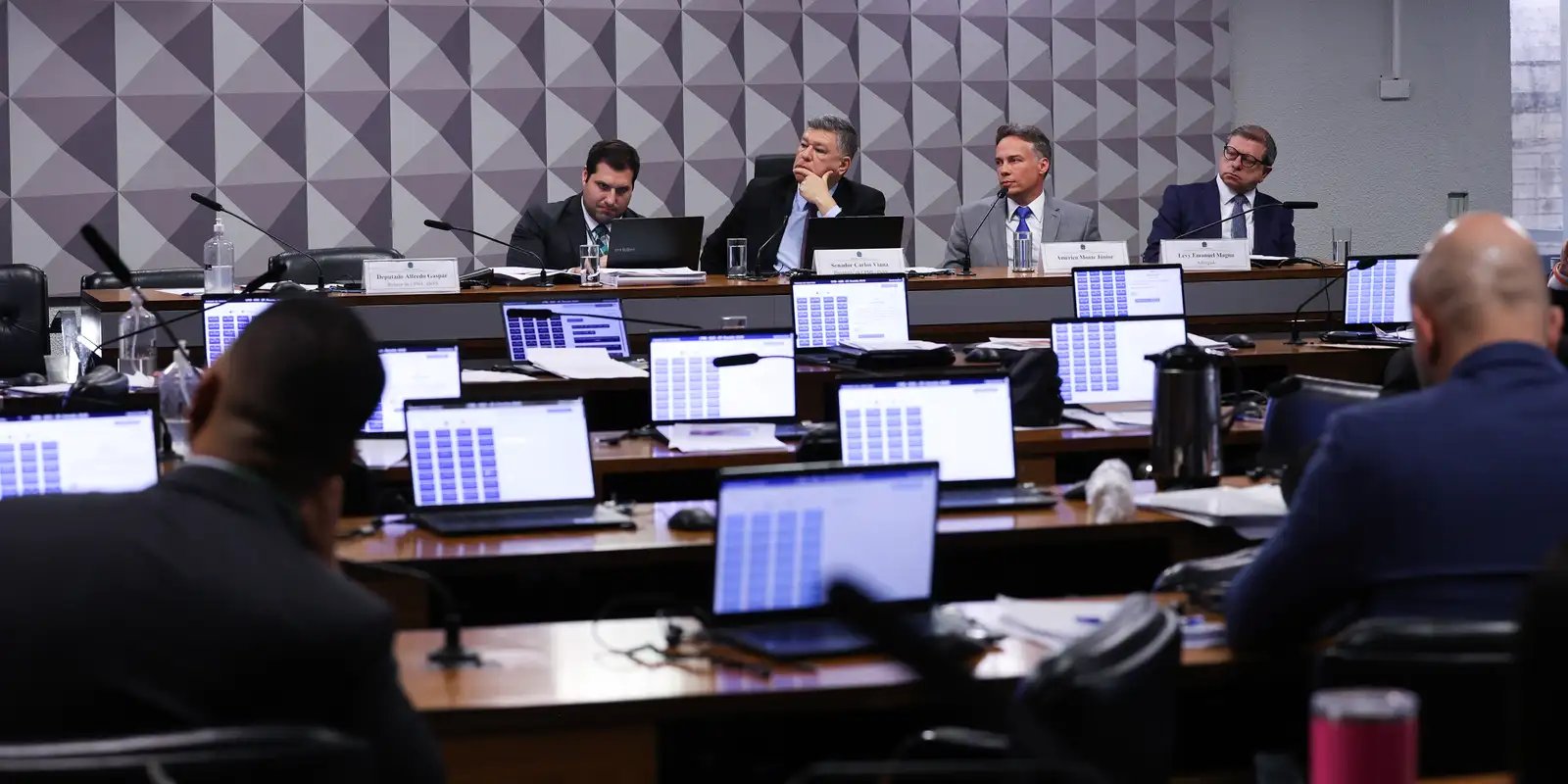 cpmi-do-inss-aprova-convocacao-do-governador-de-minas-gerais