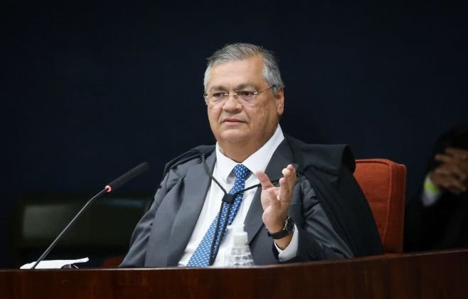 dino-manda-divulgar-cpf-de-quem-ganha-salario-via-emendas-para-saude