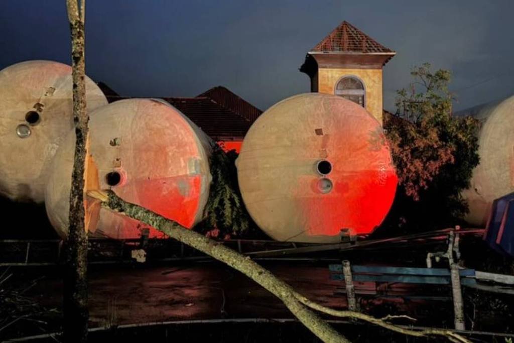 ciclone-atinge-vinicolas,-casas-e-igreja-em-flores-da-cunha,-na-serra-gaucha