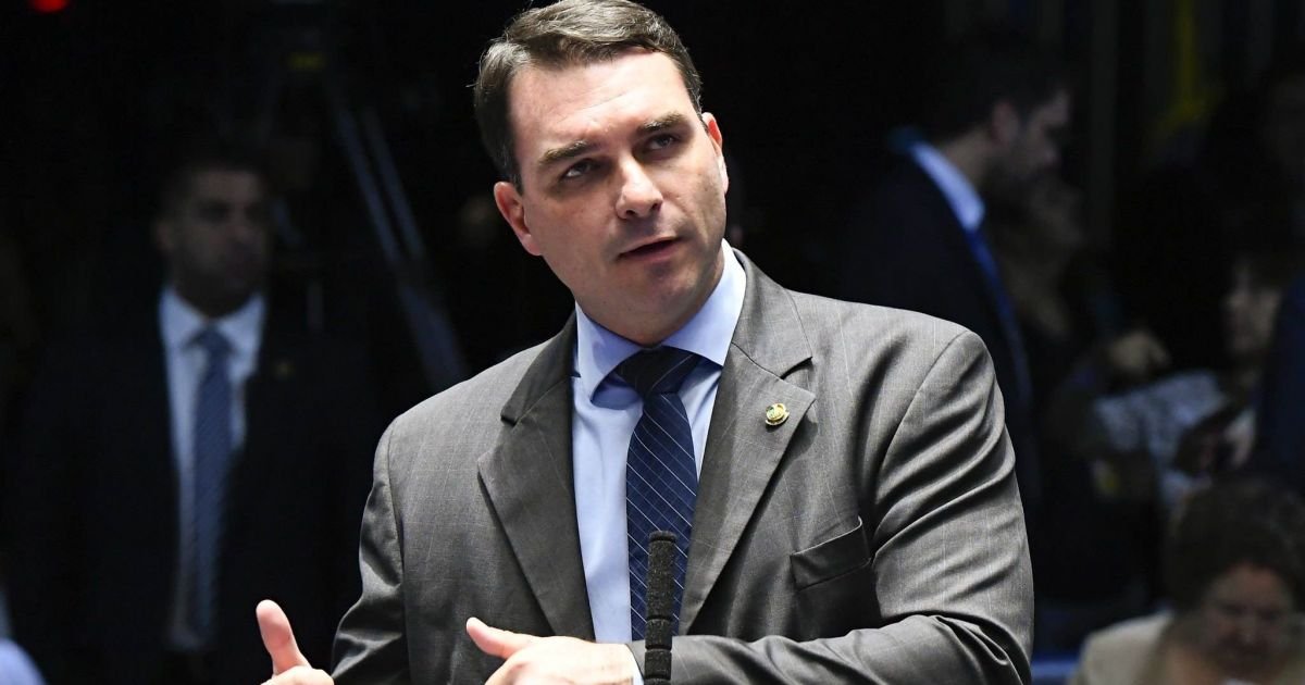 flavio-bolsonaro-tem-condicoes-de-implodir-uma-eleicao,-diz-especialista