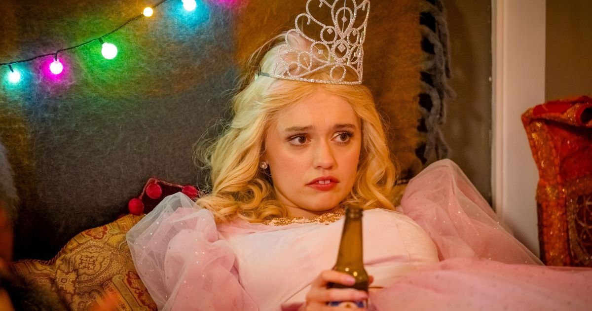 apos-indicacao-no-globo-de-ouro,-aimee-lou-wood-apresenta-nova-personagem