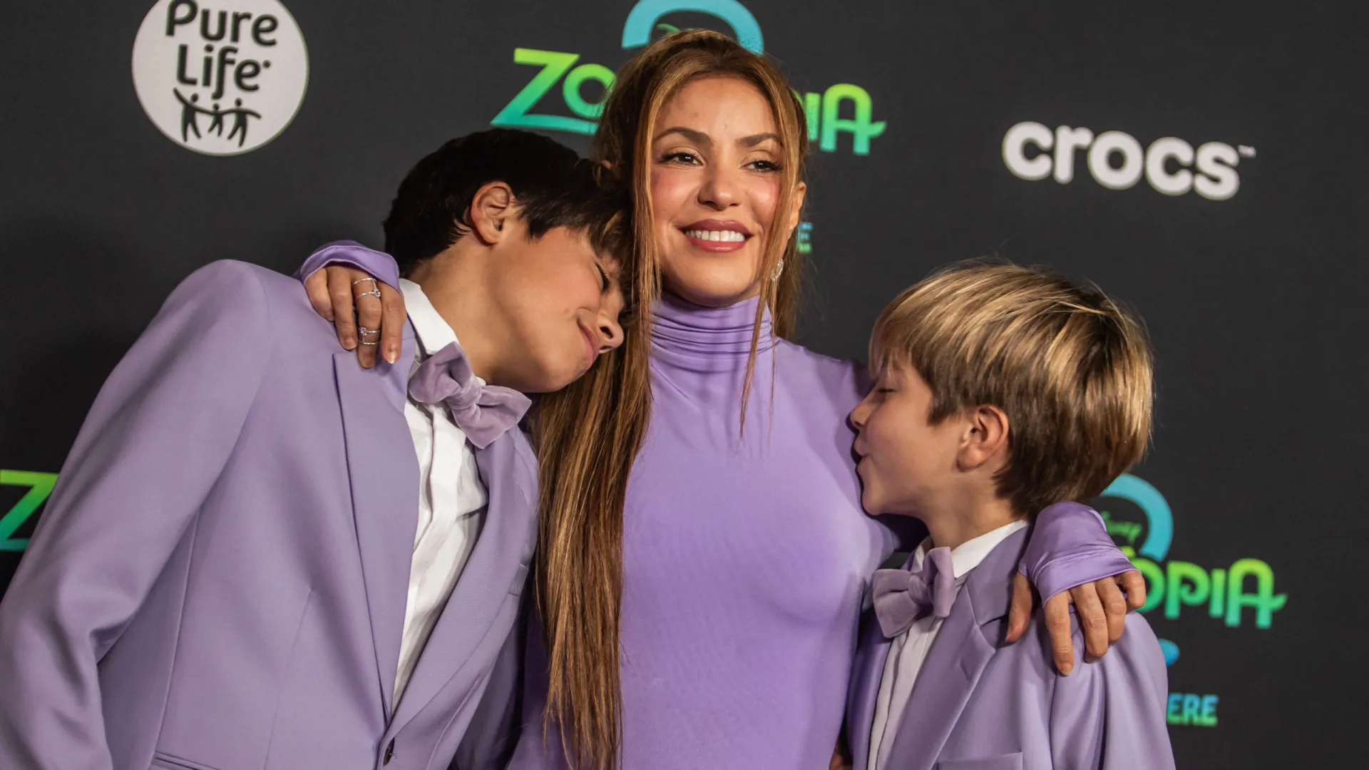 shakira-canta-com-os-filhos-em-show-na-argentina:-“foi-magico”