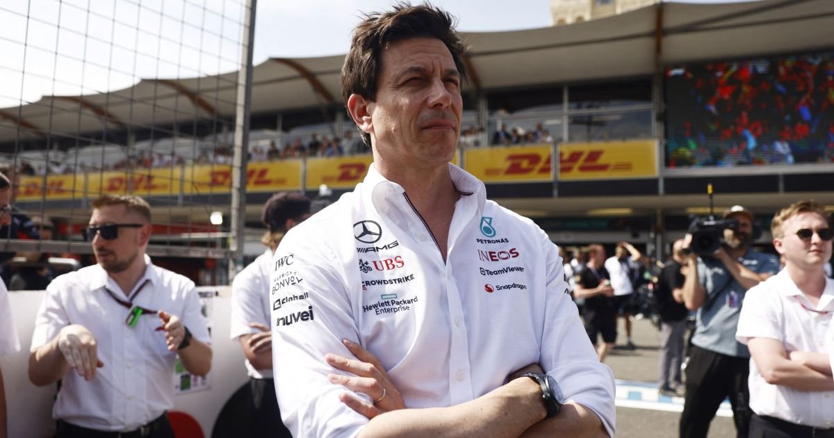 toto-wolff-diz-que-ele-e-hamilton-pensam-em-derrota-de-2021-“todos-os-dias”