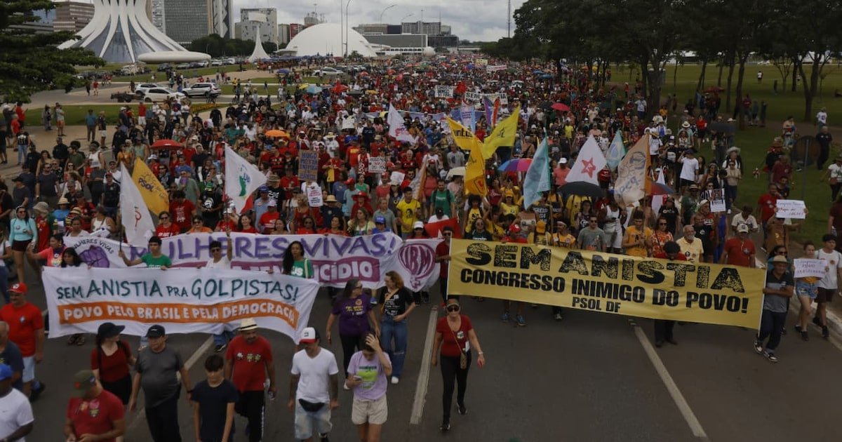 ato-de-brasilia-contra-projeto-que-reduz-pena-de-bolsonaro-tem-criticas-a-motta