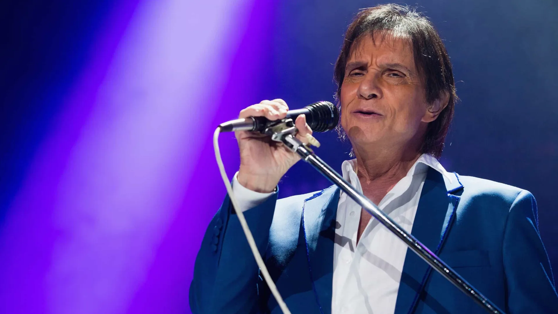 roberto-carlos-perde-freio-de-cadillac-e-sofre-acidente-durante-gravacao