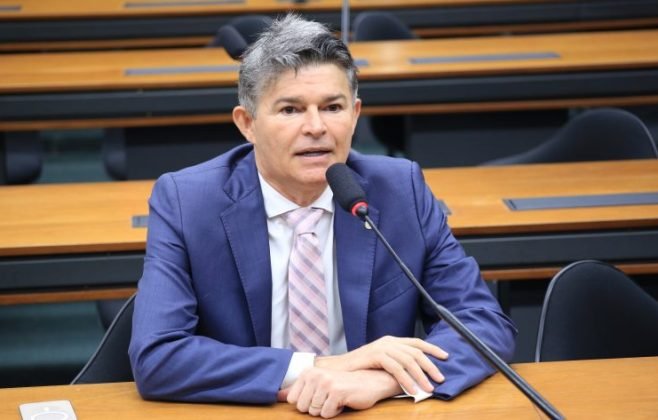 comissao-aprova-permissao-para-trabalhador-descontar-valor-do-aluguel-direto-no-salario