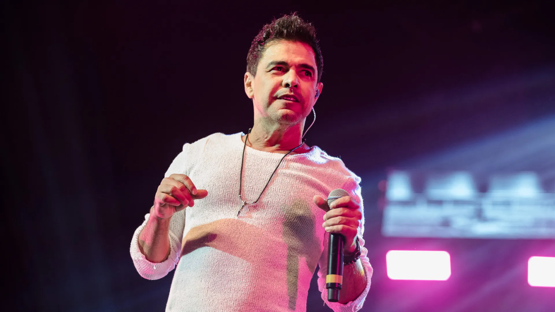 sbt-rebate-criticas-de-zeze-di-camargo-e-cancela-especial-de-natal