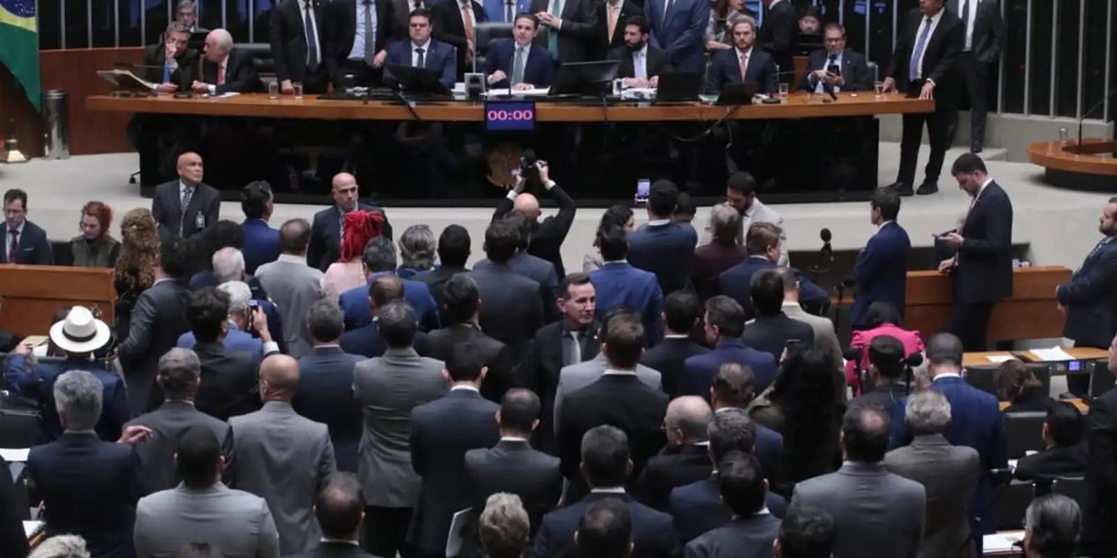 pl-antifaccao-e-pec-da-seguranca-publica-ficam-para-2026-na-camara