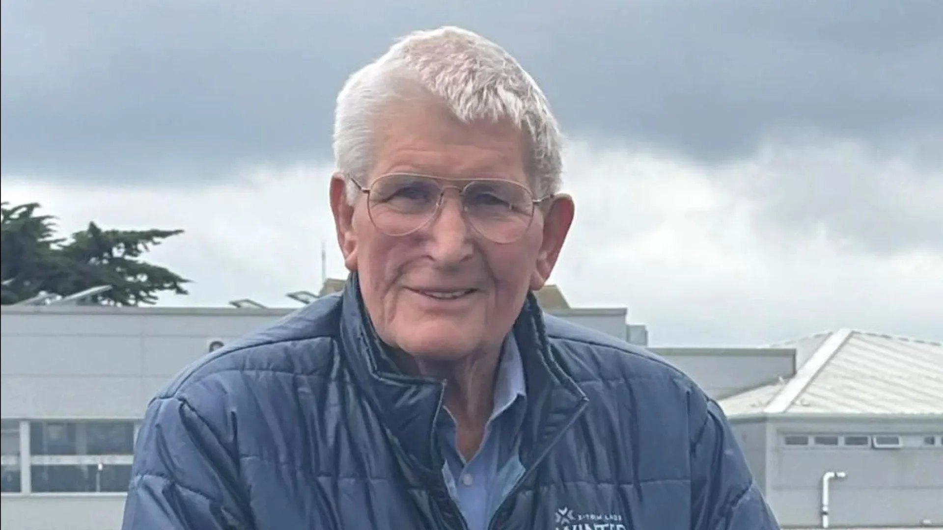 idoso-e-multado-por-cuspir-folha-que-entrou-acidentalmente-na-boca