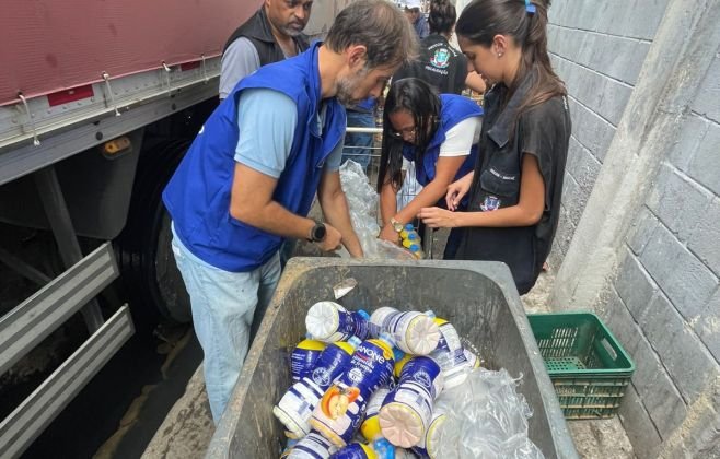 procon-apreende-248-quilos-de-alimentos-improprios-em-mercado-do-centro-de-macae