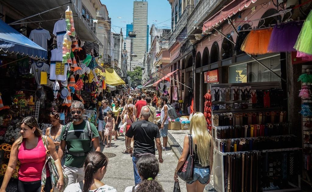 2a-parcela-do-13o-deve-injetar-r$-132-bi-na-economia-este-mes,-diz-cnc