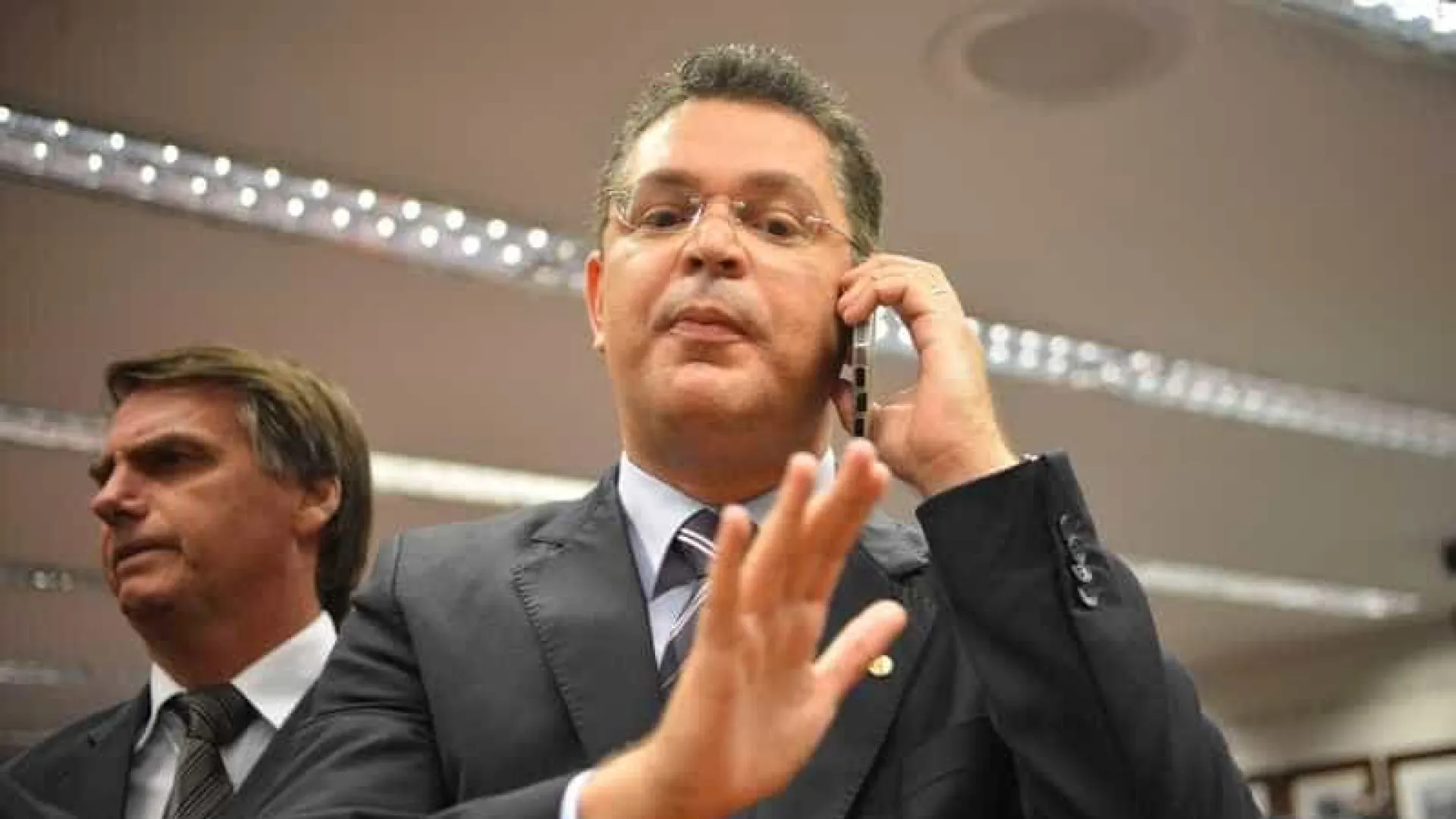 alvo-da-pf,-sostenes-critica-coaf-e-diz-que-dinheiro-vivo-e-de-venda-de-imovel