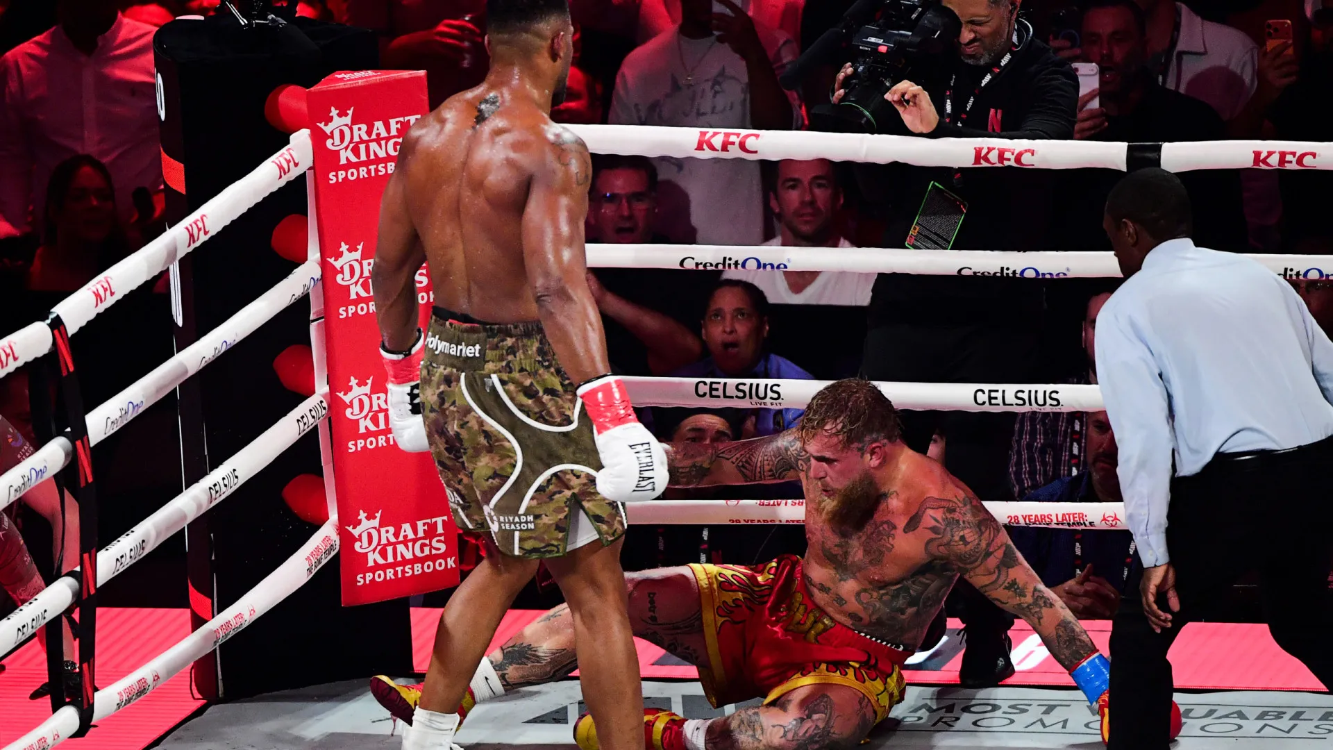 anthony-joshua-luta-mal,-mas-derruba-jake-paul-no-sexto-round-e-espera-por-tyson-fury