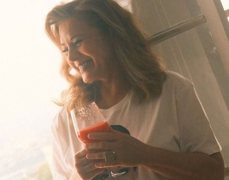 vera-fischer-posta-fotos-so-de-camiseta:-“74-anos-bem-vividos”