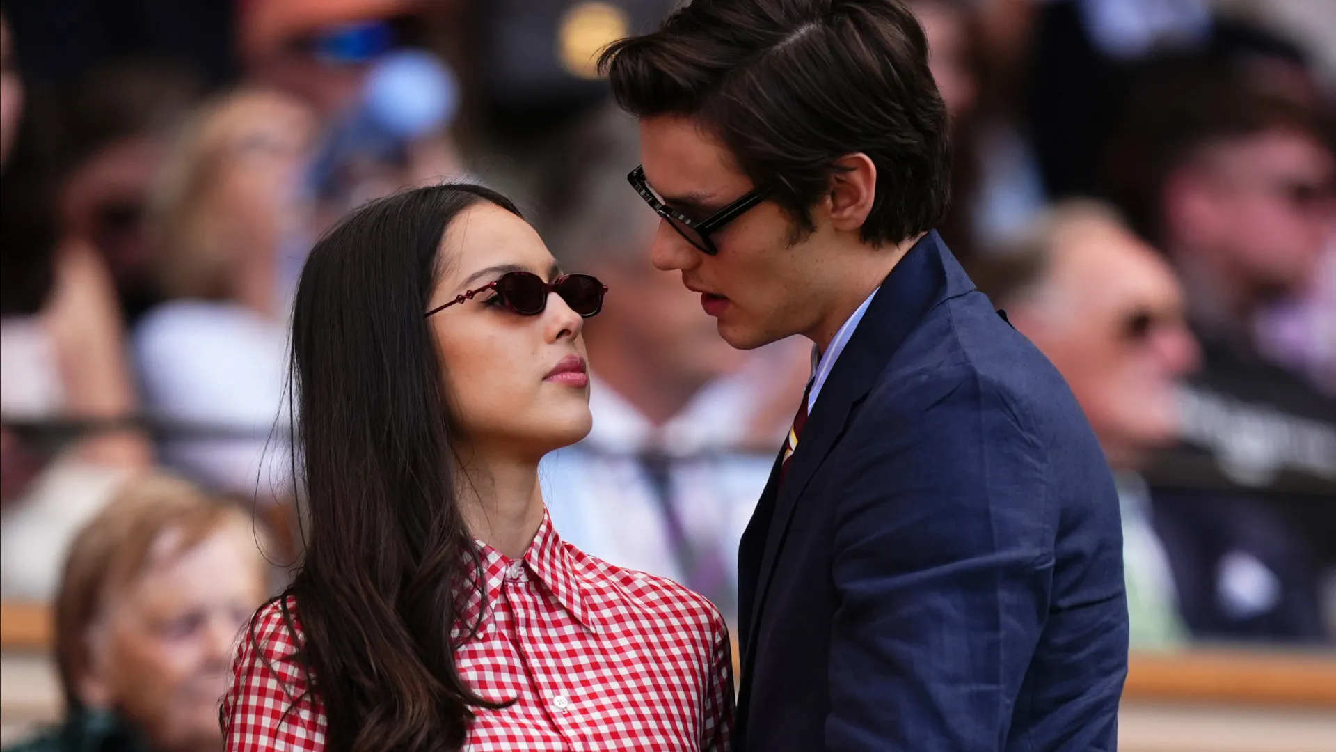 olivia-rodrigo-e-louis-partridge,-de-‘enola-holmes’,-terminam-namoro