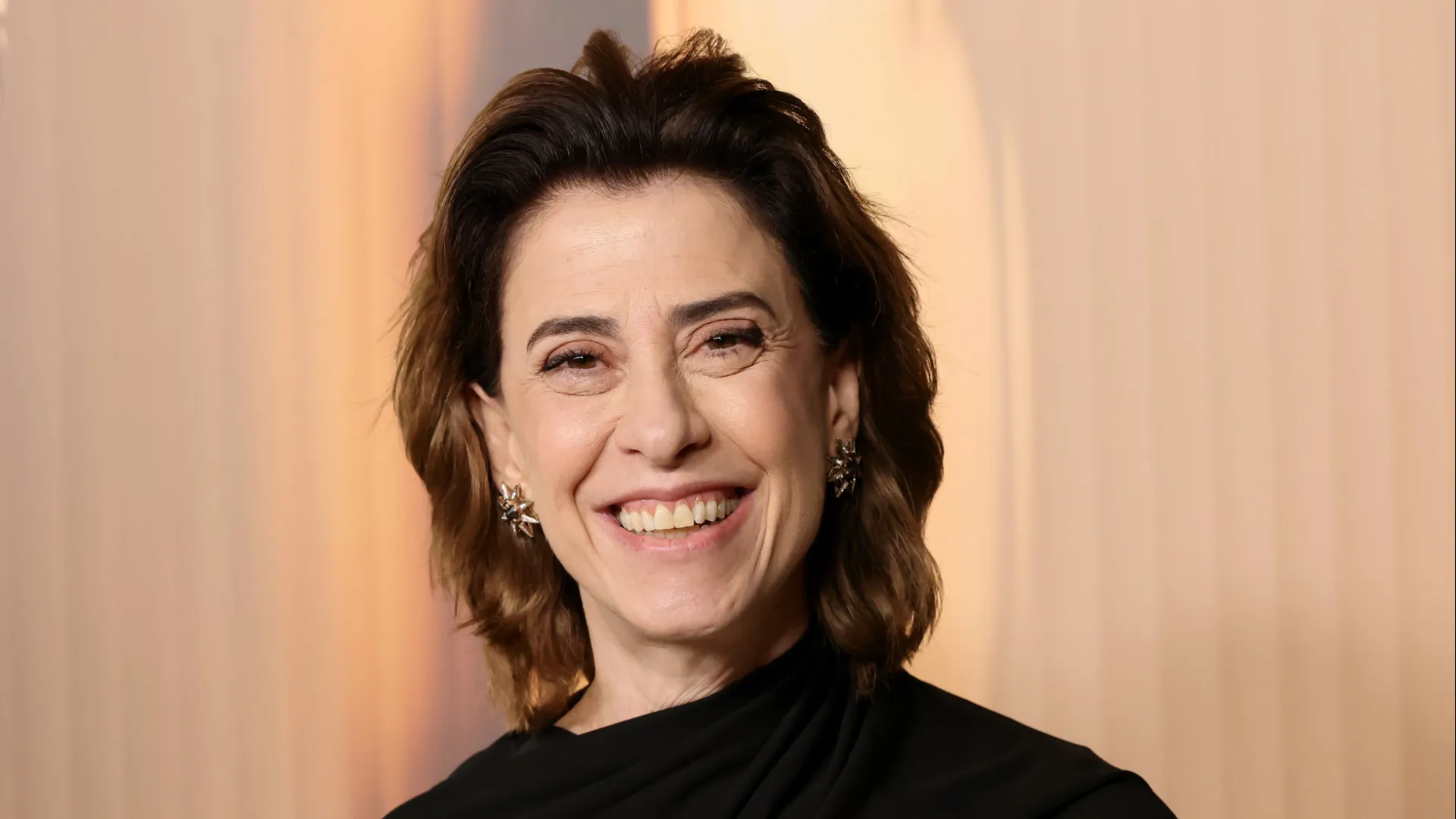 comercial-da-havaianas-com-fernanda-torres-divide-direita-e-esquerda