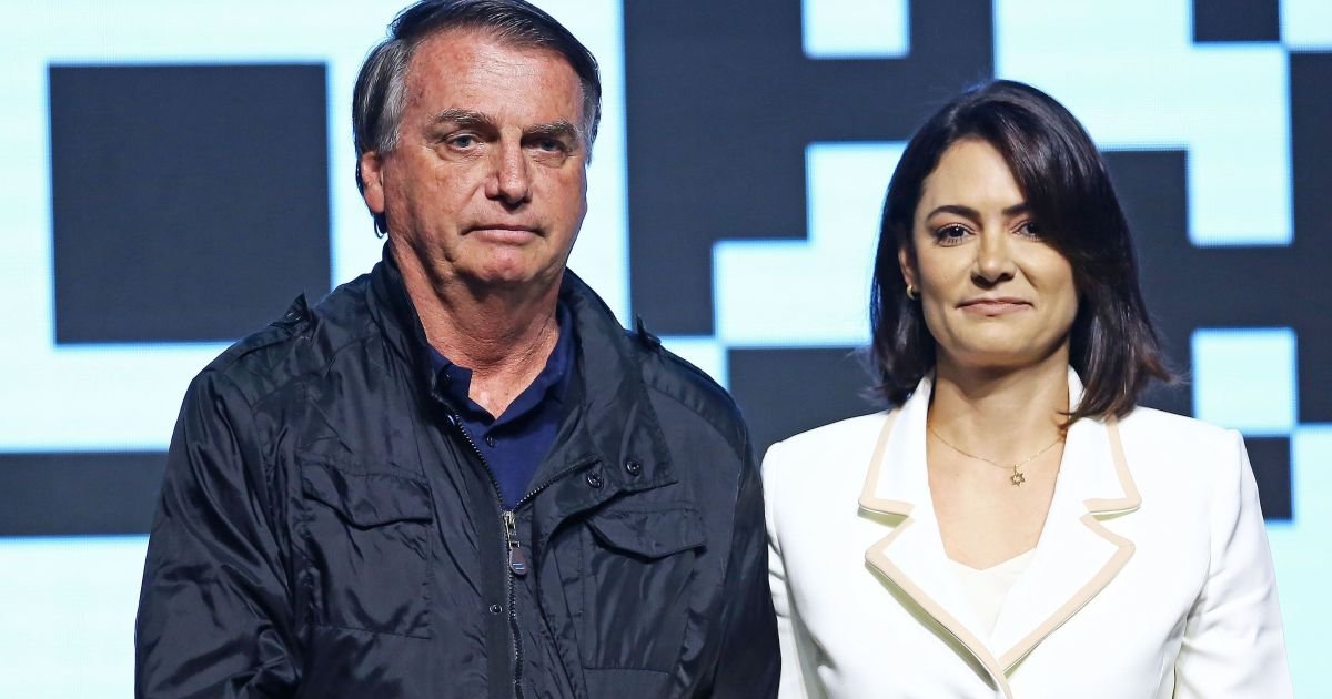 procedimento-de-bolsonaro-para-tratar-solucos-foi-concluido,-diz-michelle