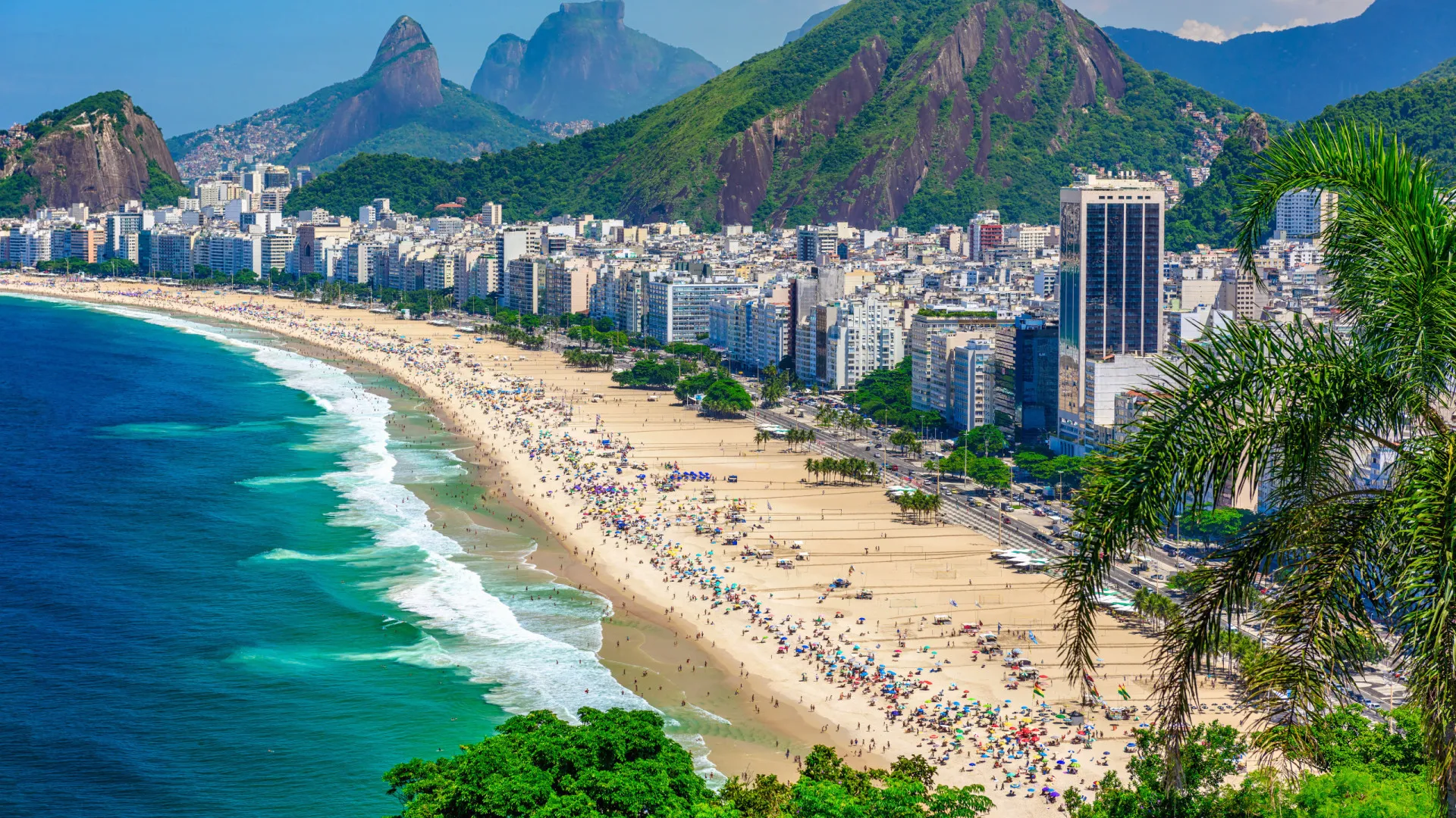 ultraleve-cai-no-mar-na-praia-de-copacabana