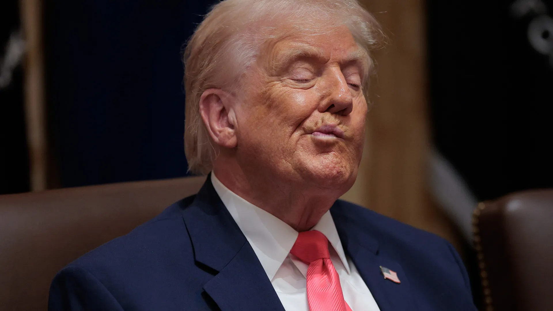 trump-conversa-com-putin-antes-de-se-reunir-com-zelenski