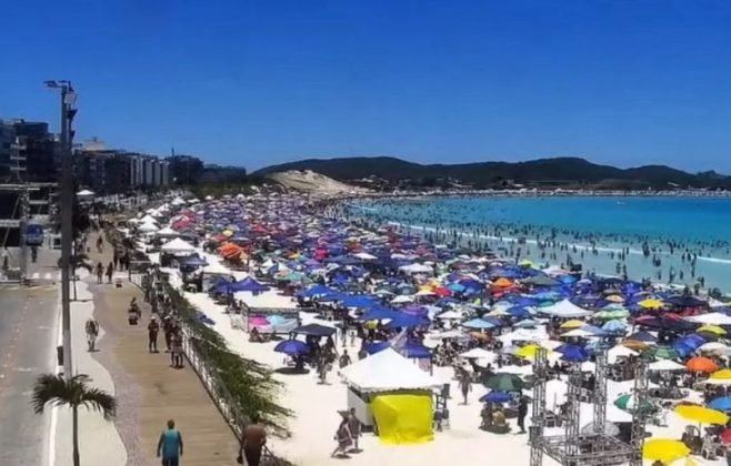 cabo-frio:-drones-flagram-jovens-em-praia-do-forte;-entenda