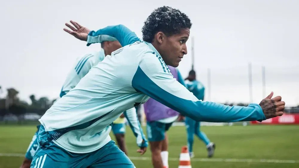 cruzeiro-encaminha-saida-de-atacante-para-clube-japones