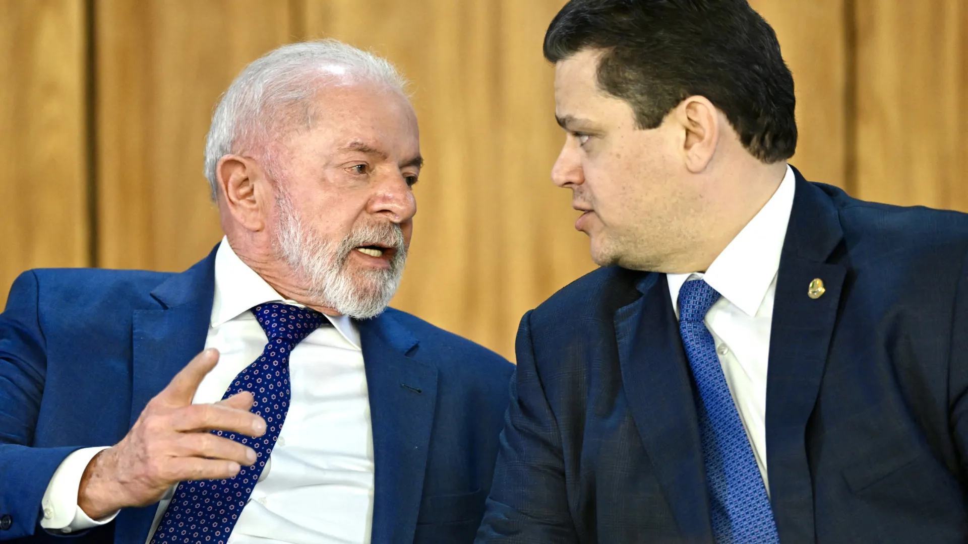 alcolumbre-alterna-entre-atritos-e-alianca-com-lula-apos-volta-ao-comando-do-senado