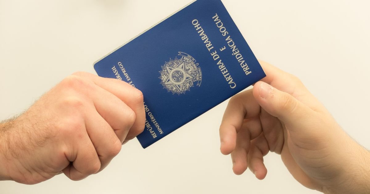 trabalhar-virado?-veja-o-que-diz-a-clt-sobre-chegar-alcoolizado-na-empresa