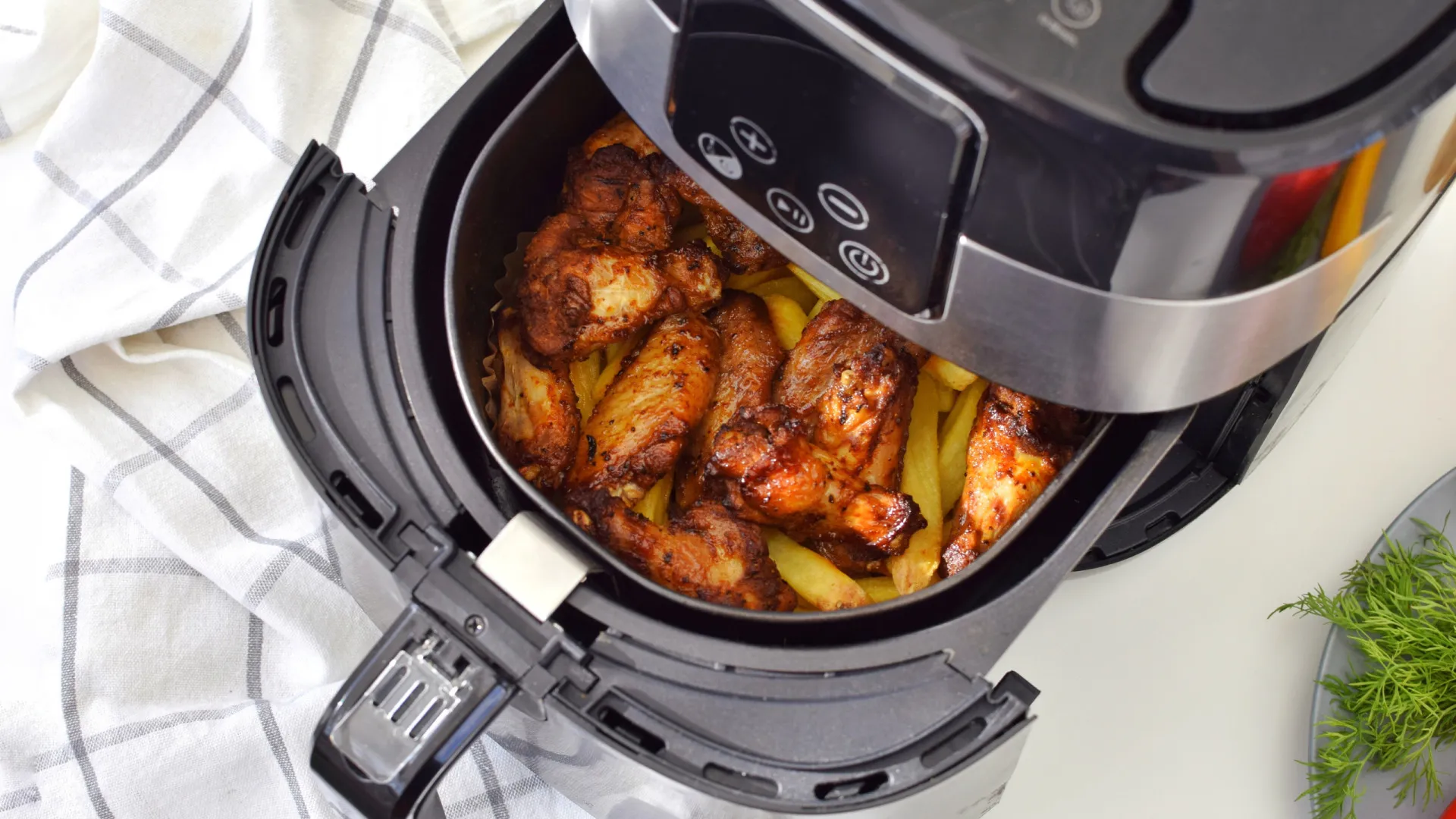 aprenda-a-limpar-sua-air-fryer-com-metodos-simples-e-naturais