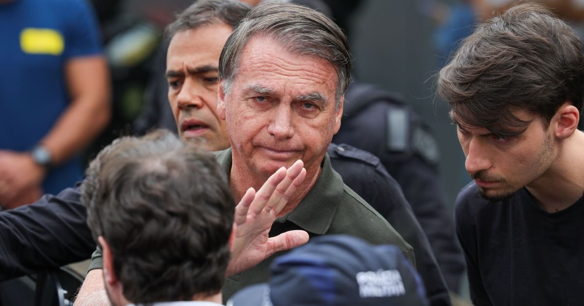 moraes-libera-visitas-permanentes-de-flavio,-carlos-e-renan-a-bolsonaro