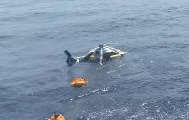 helicoptero-faz-pouso-forcado-no-mar-em-cabo-frio
