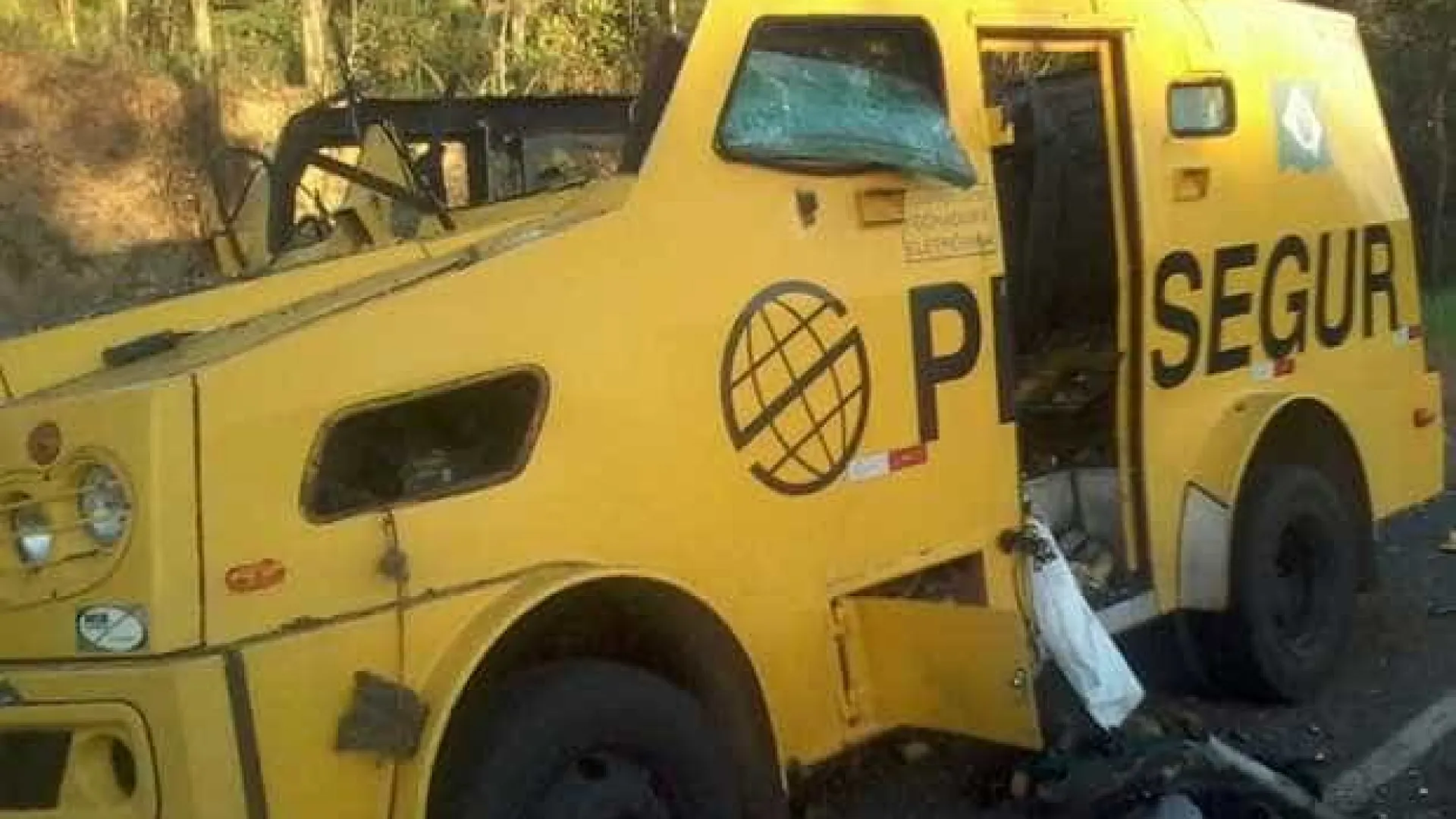 criminosos-explodem-carro-forte-em-tentativa-de-assalto-no-interior-de-sp