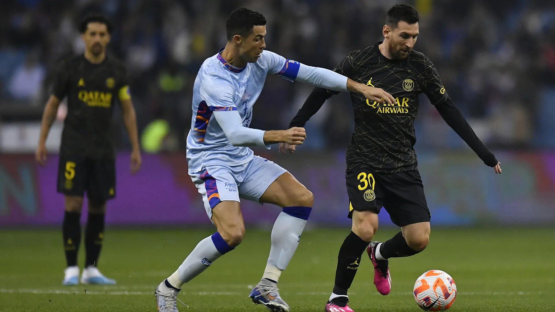 lenda-do-real-madrid-surpreende-ao-colocar-messi-acima-de-cr7-em-ranking