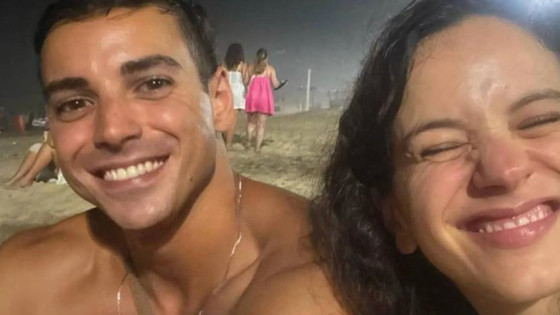 fa-que-passou-reveillon-com-rosalia-no-rio-vira-celebridade-por-um-dia