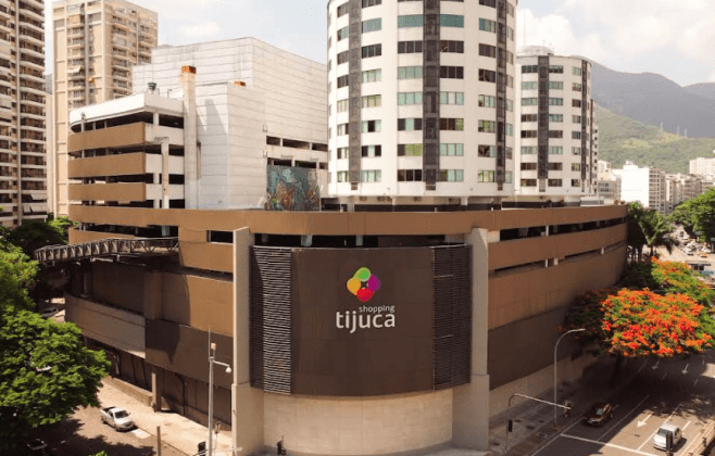 tragedia-no-rio:-incendio-fecha-shopping-tijuca-e-mata-bombeiros