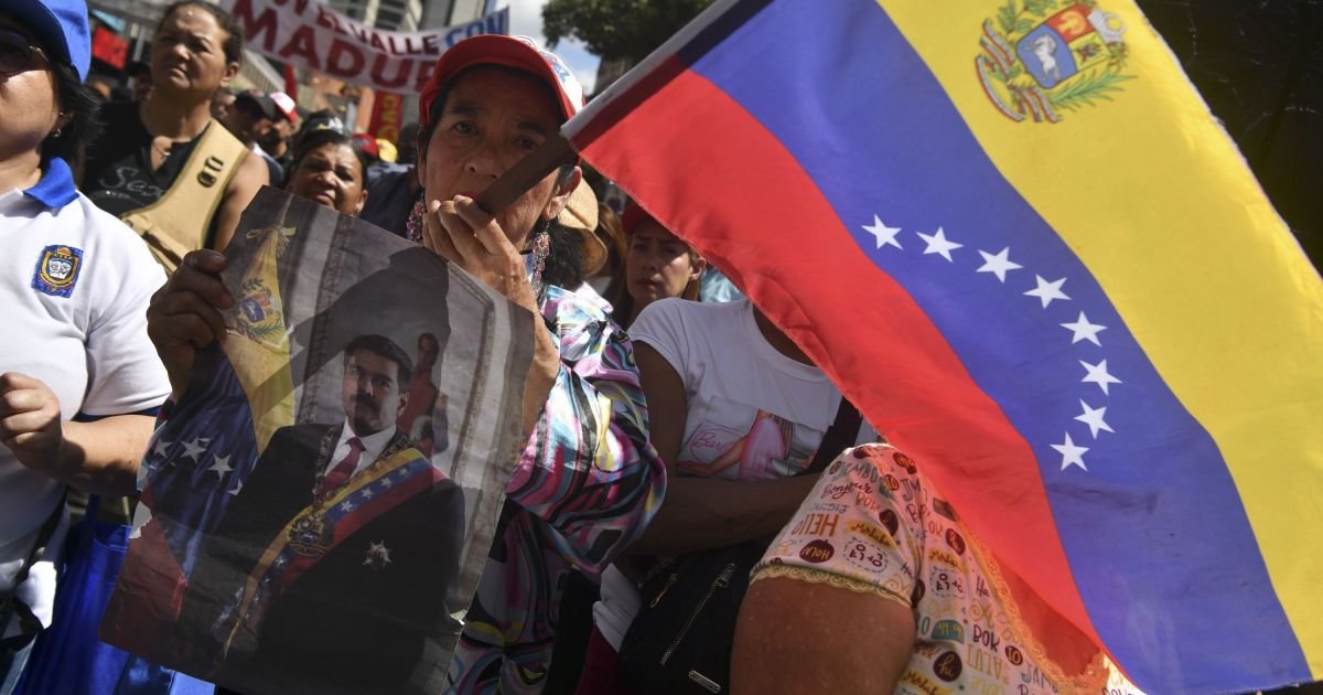 apoiadores-de-maduro-saem-as-ruas-em-caracas-durante-posse-de-rodriguez