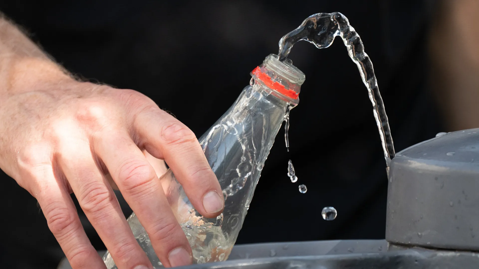 sinais-de-que-voce-pode-estar-bebendo-agua-demais