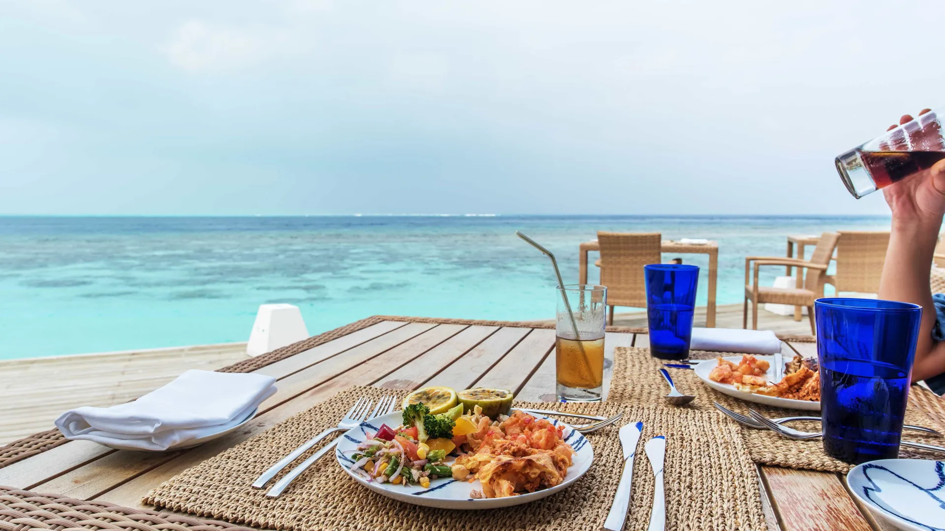 comer-na-praia:-alerta-sobre-os-riscos-invisiveis-dos-alimentos-no-calor