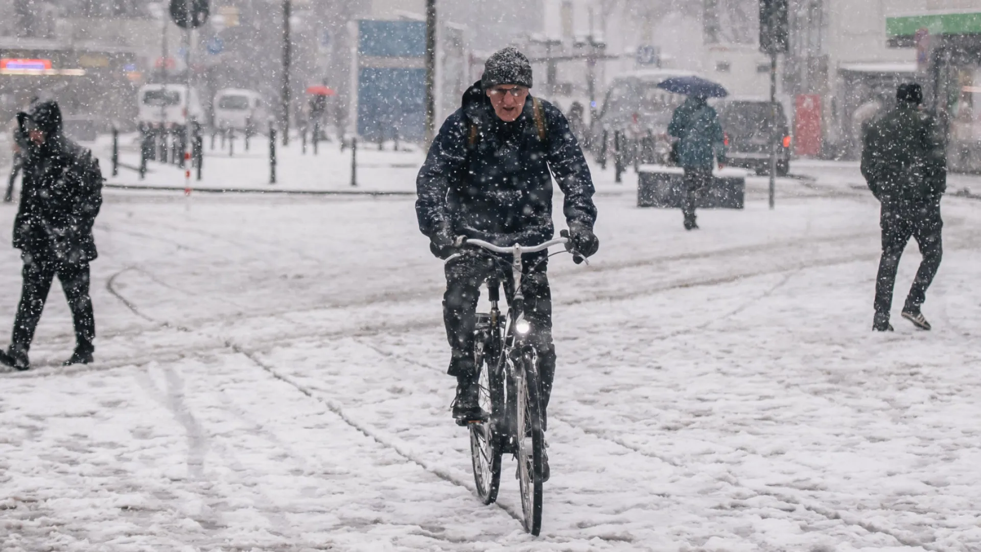 frio-de-30°c-na-europa-causa-mortes-e-prejudica-voos,-linhas-de-trem-e-estradas