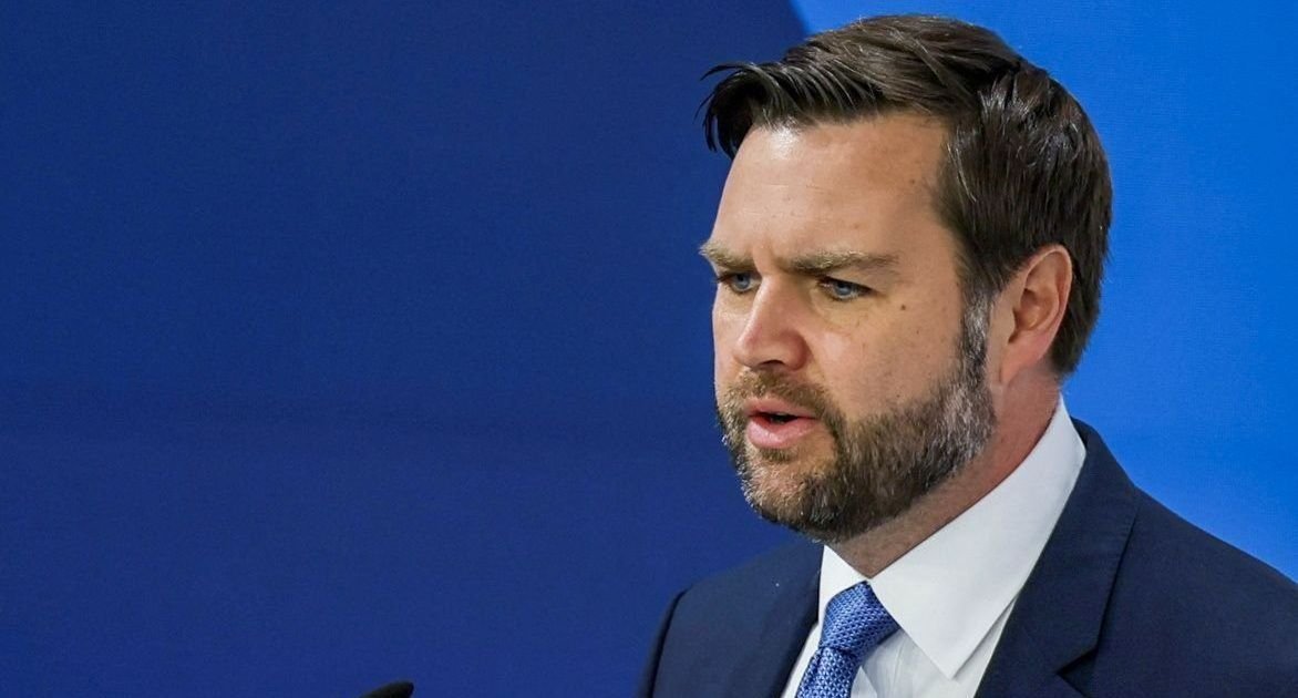 vance-diz-que-vitima-de-agente-do-ice-foi-radicalizada-e-interferiu-em-acao