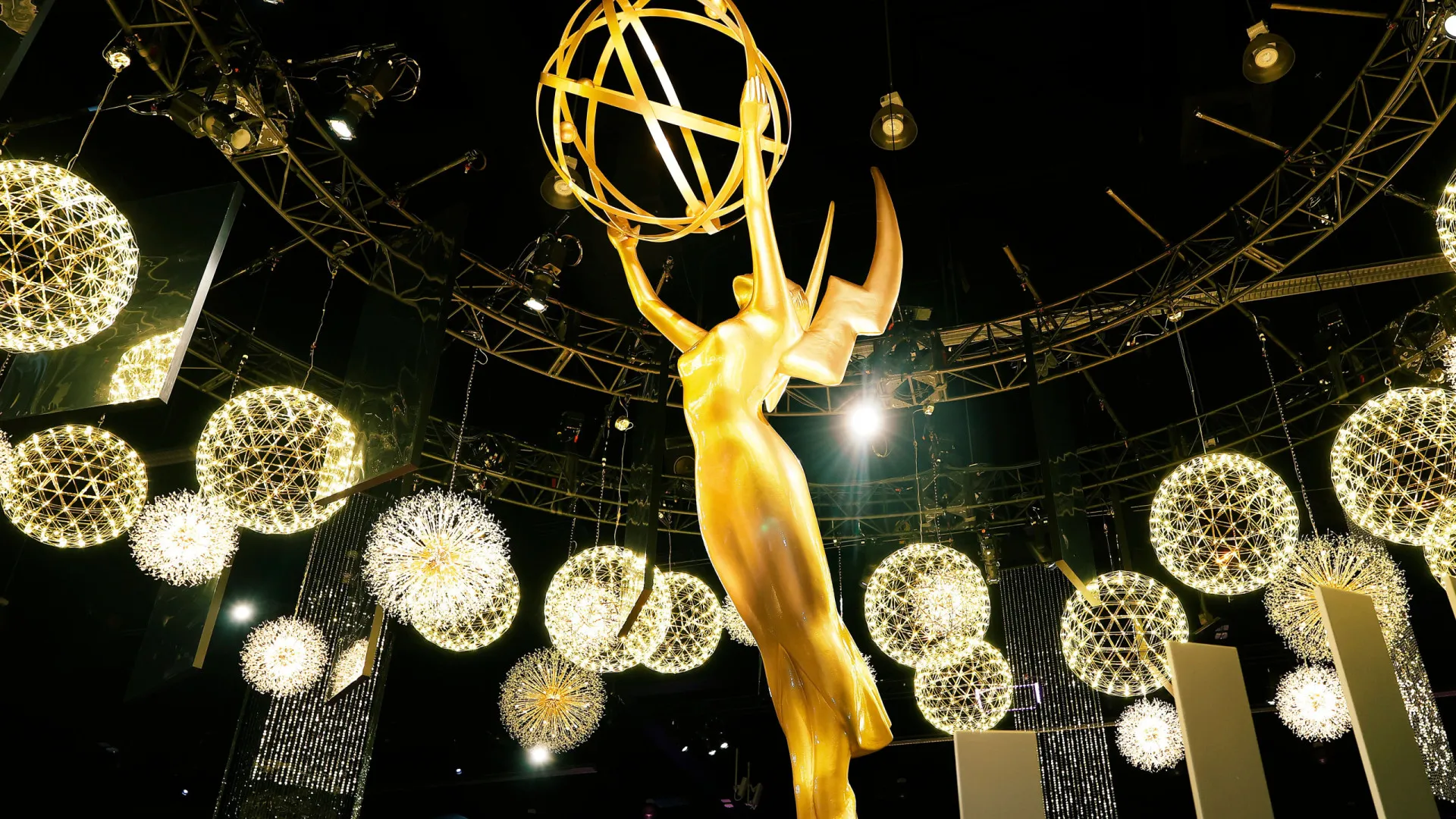 academia-do-emmy-cria-novo-premio-especial-para-series-de-tv-iconicas