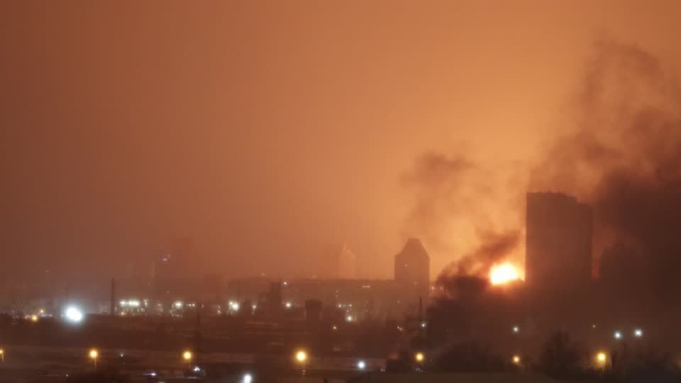 ataque-russo-deixa-mortos-e-provoca-incendios-em-kiev